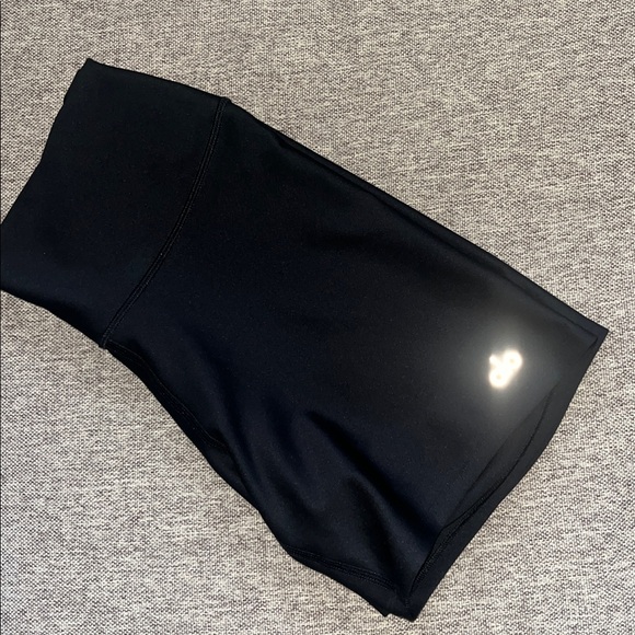 Shine Alo Yoga 5" Airlift Energy Short - Picture 5 of 8